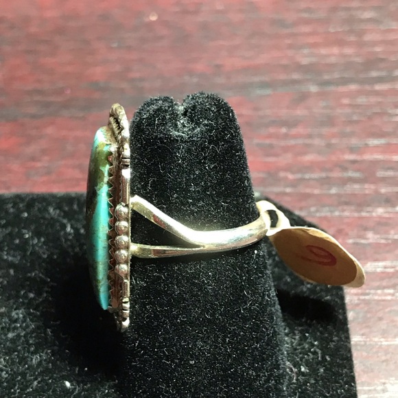 Substantial turquoise and sterling ring. - Picture 2 of 6